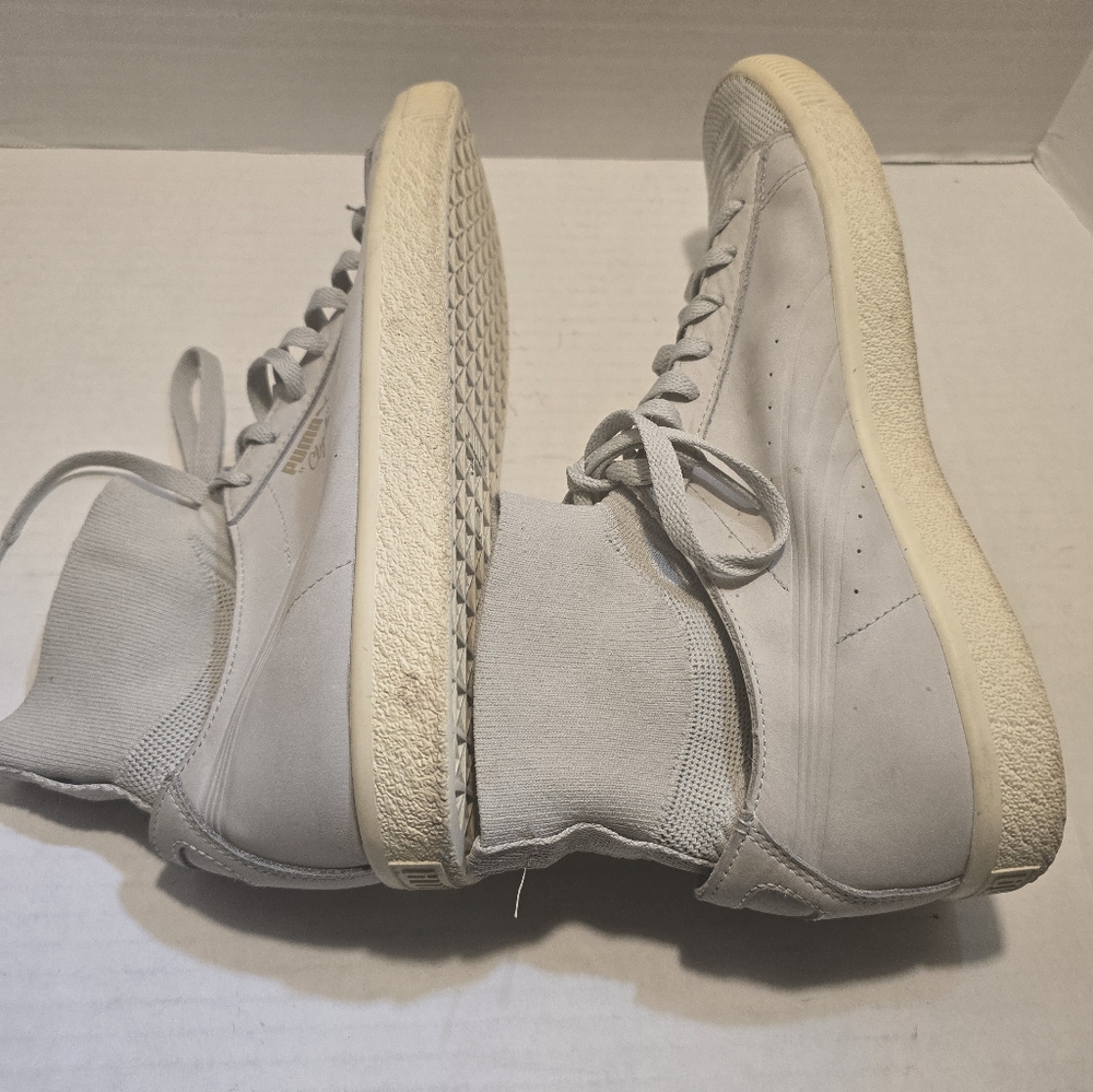 Men athletic shoes